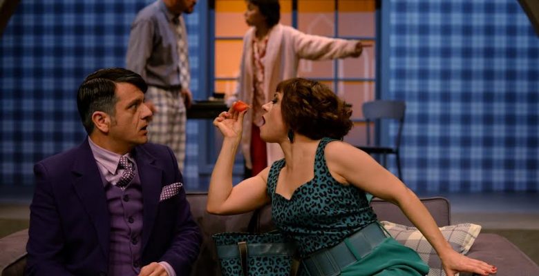 “Pembe Panduflu Aşk” Adana Devlet Tiyatrosu Sahnesi’nde!