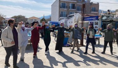 Karaburun Kadın Platformu meydanları sloganlarıyla çınlattı